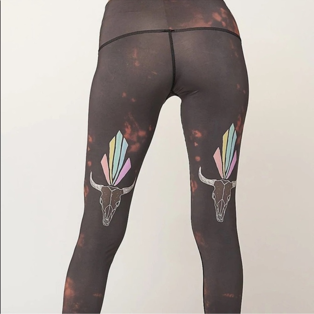 Teeki Leggings with longhorns on back